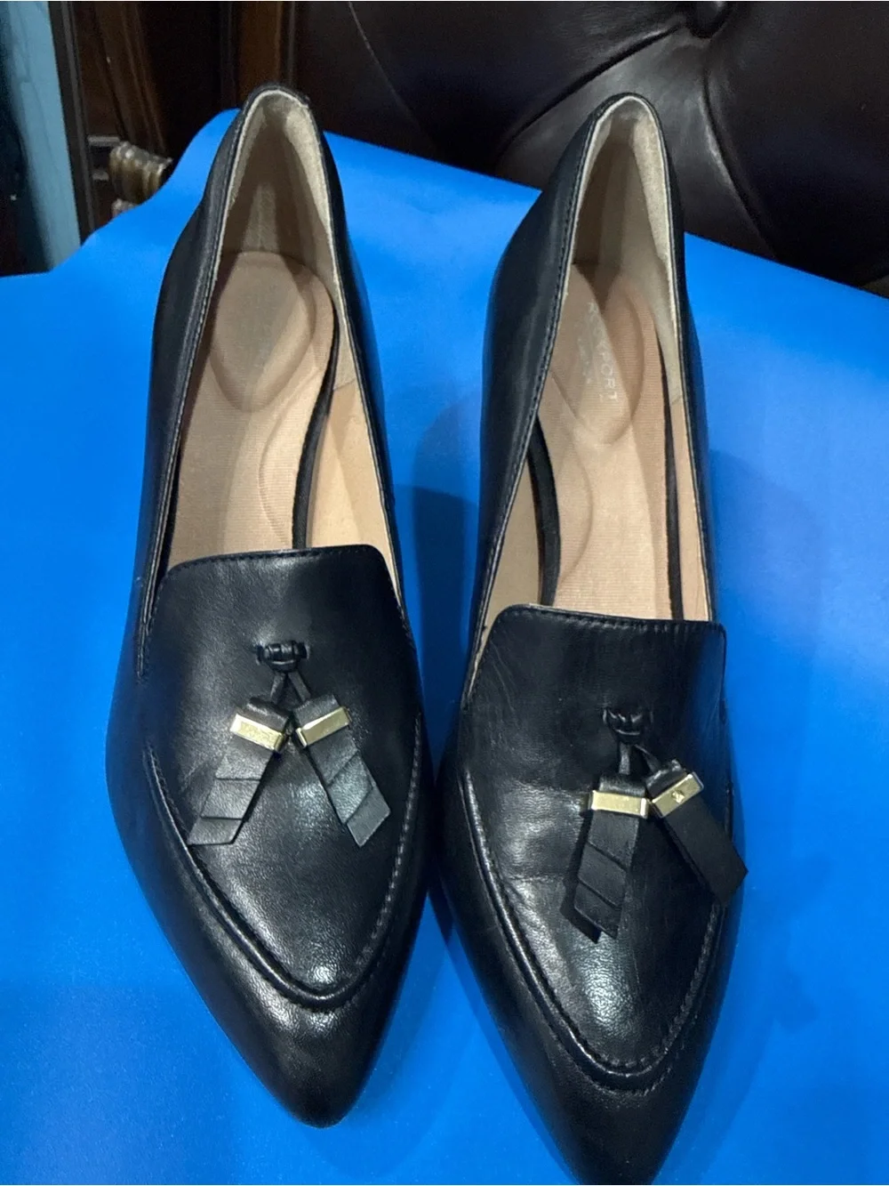 Rockport Black Leather Mid Heel Loafers with Gold Accent - Picture 2 of 10